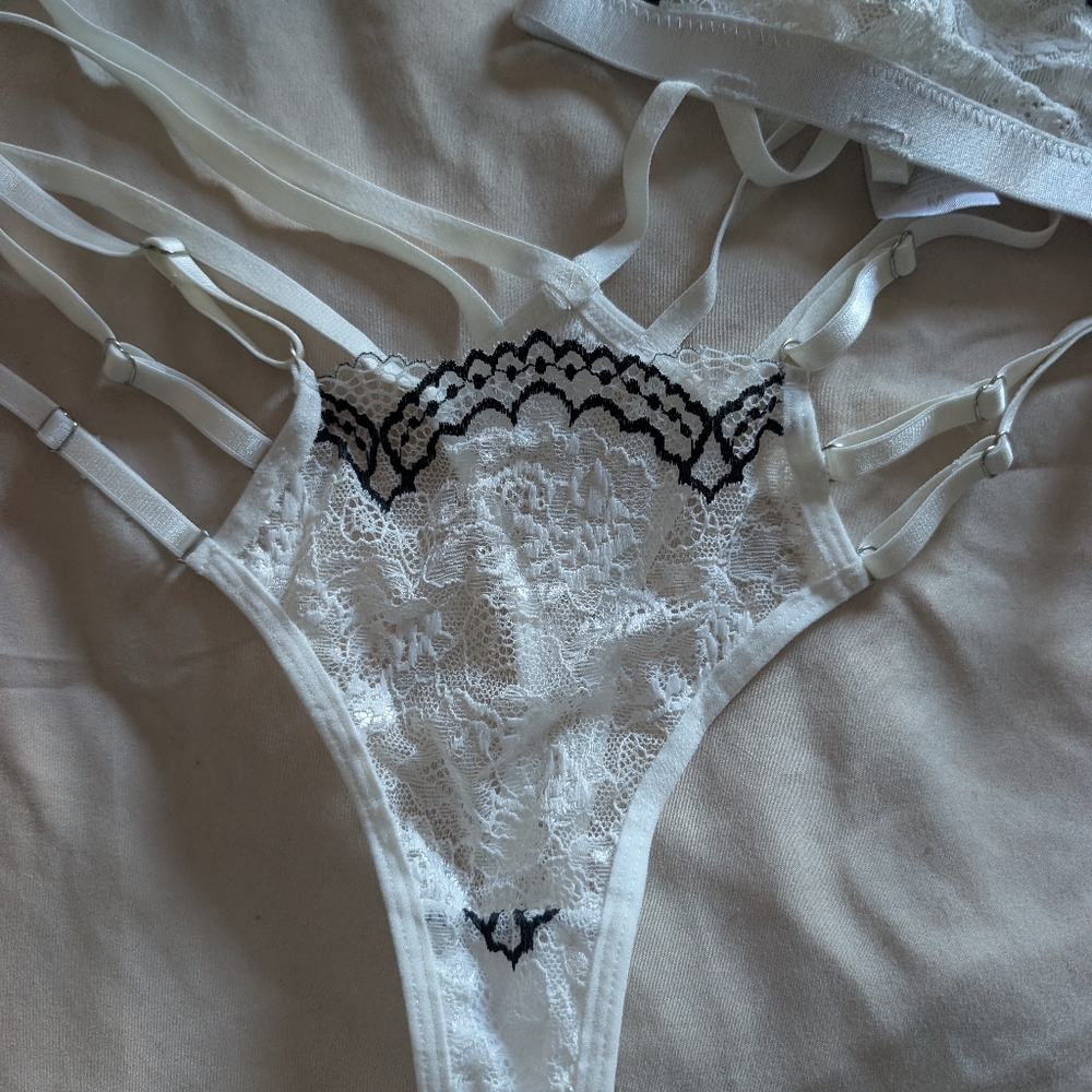 White Crisscross  Lace Lingerie Set - Picture 2 of 13